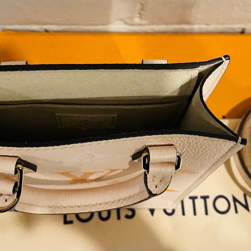 SOLD Louis Vuitton le petit sac plat - Picture 5 of 11